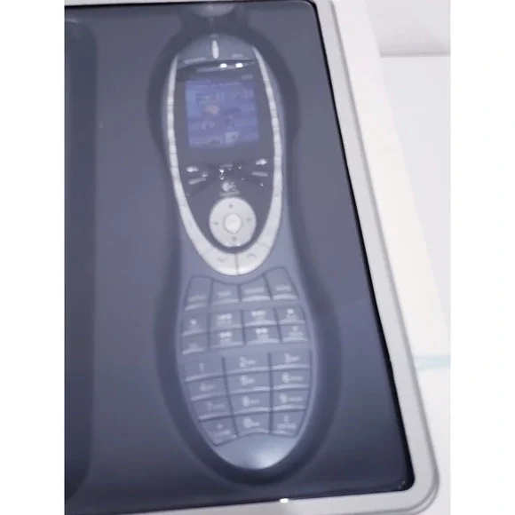 Logitech Harmony 880 Pro Universal Remote Control - Picture 3 of 11